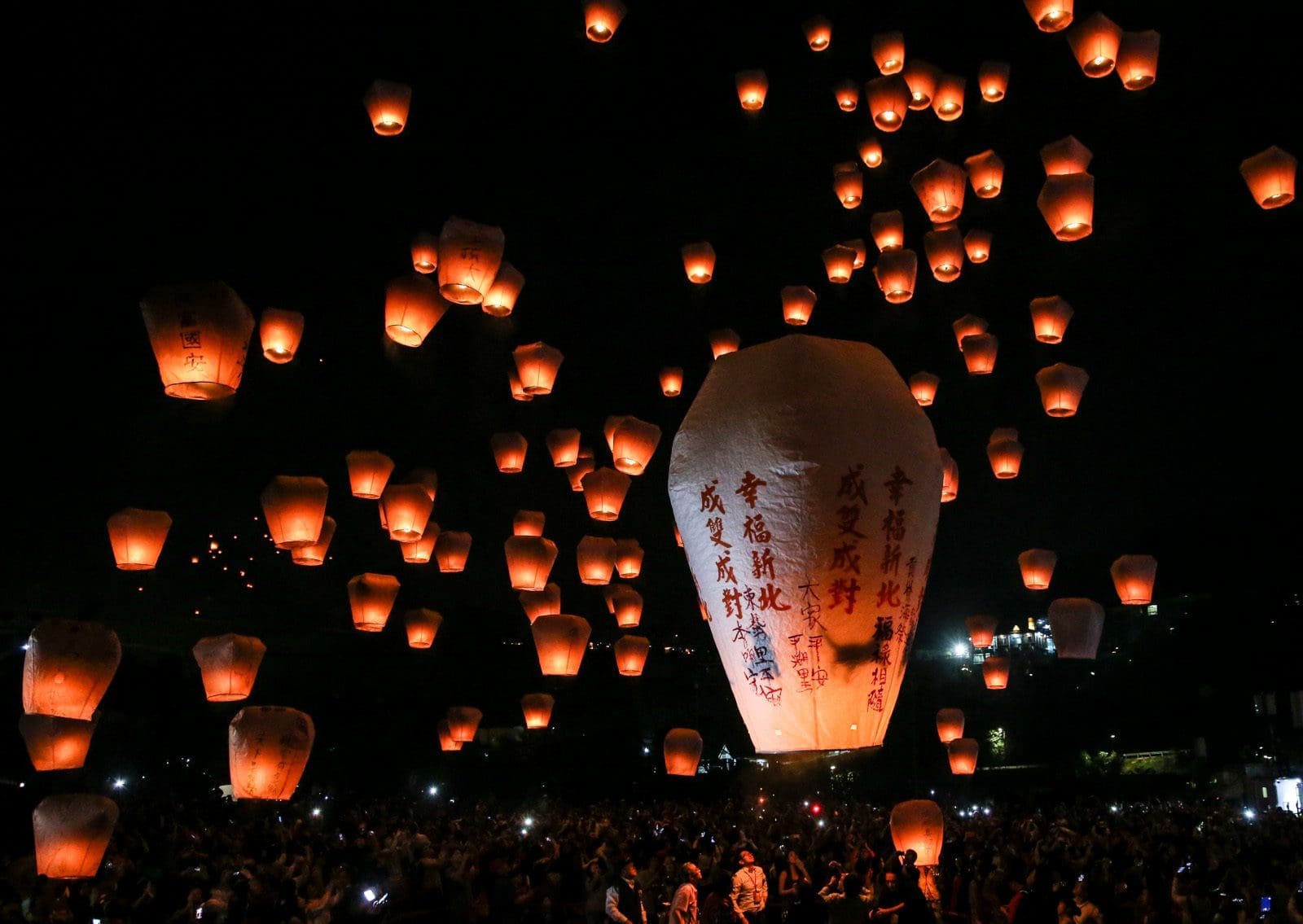 Pingxi Sky Lantern Festival 2023, Taiwan Travel Begins at 40