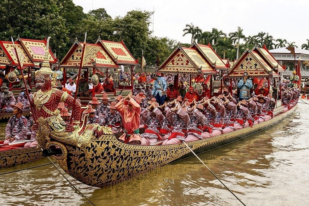 Rowers performing the Thai ritual 'wai' greeting, Thailand