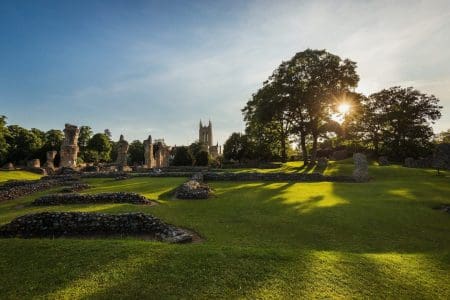 Abbey of St Edmund ruins in the Abbey Gardens, Bury St Edmunds (credit Tom Soper) med