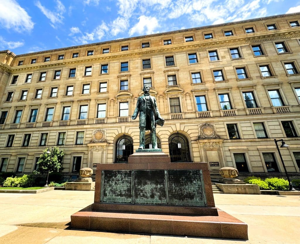 Statue of Lincoln in The Mall 