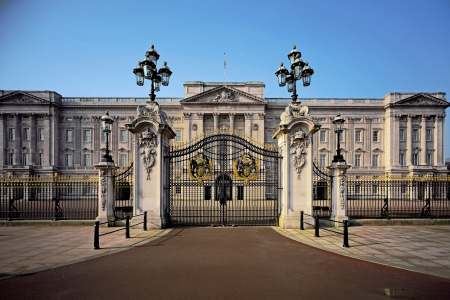 Buckingham Palace gates (Andrew Holt)