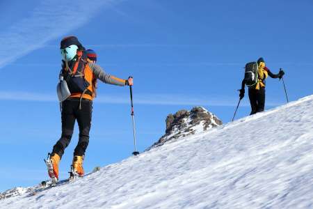 Personalised Towels for Ski Trips: Stay Warm and Dry After a Day on the Slopes