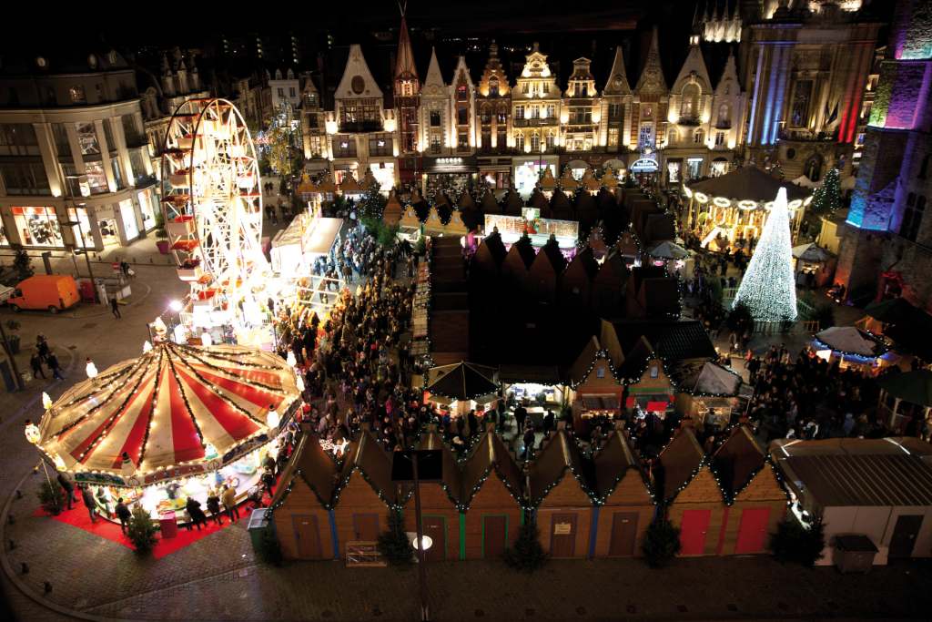 La Cité de Noël à la nuit tombée, Grand'Place - Béthune © Brigitte Baudesson / Béthune-Bruay Tourisme