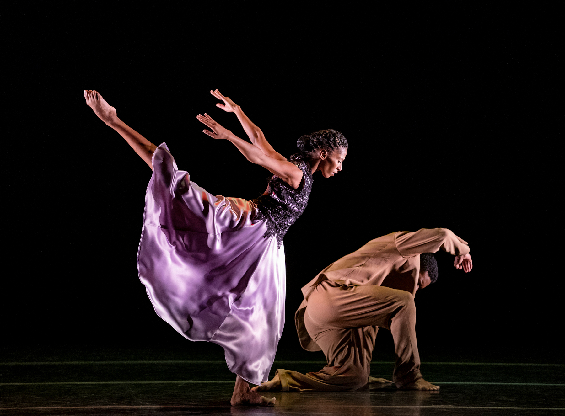 The CallChoreographer: Ronald K. Brown Alvin Ailey American Dance Theater Credit Photo: Paul Kolnik studio@paulkolnik.com nyc 212-362-7778