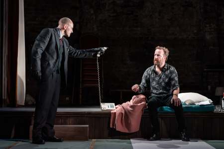 A Mirror Review : Almeida Theatre