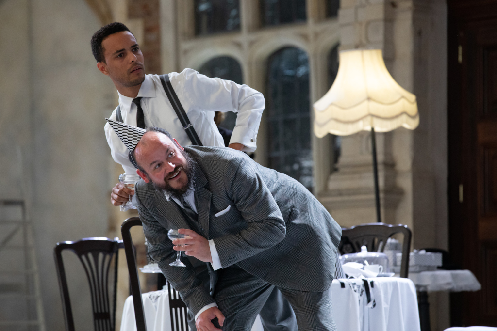 Mike Bradley as Federico and Themba Mvula as Hanezò in L’amico Fritz at Opera Holland Park, 2021 © Ali Wright