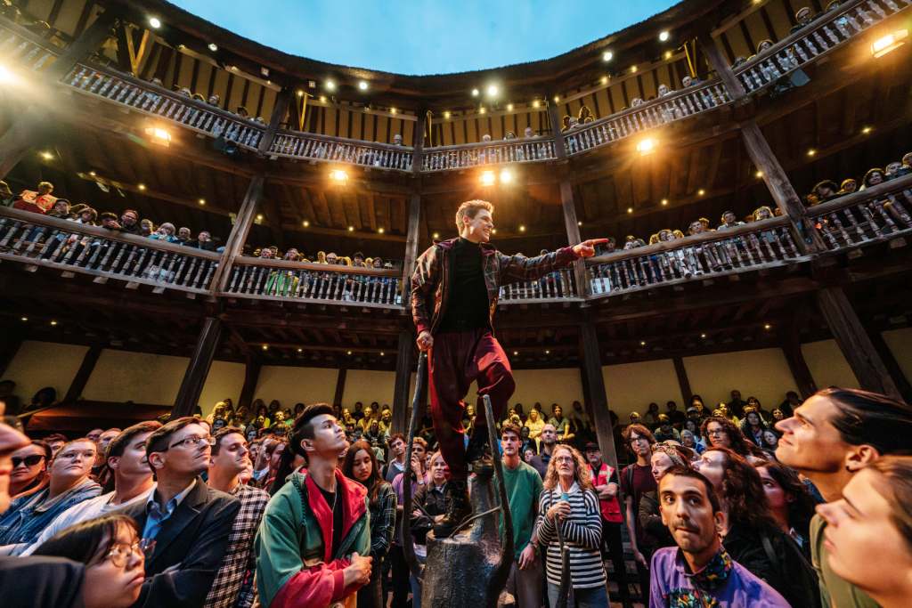 Max-Bennett as Macbeth in Macbeth at Shakespeare's Globe c. Johan Persson