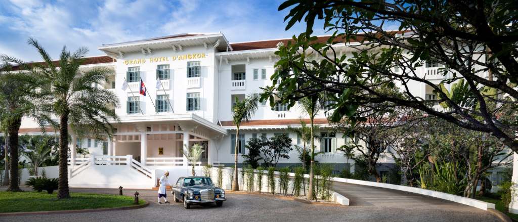 Raffles Grand Hotel d_Angkor Gravel Driveway